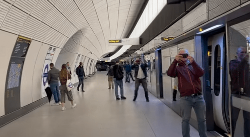 Northerners just ecstatic to see London getting yet another new train line mere months after all their shit was cancelled